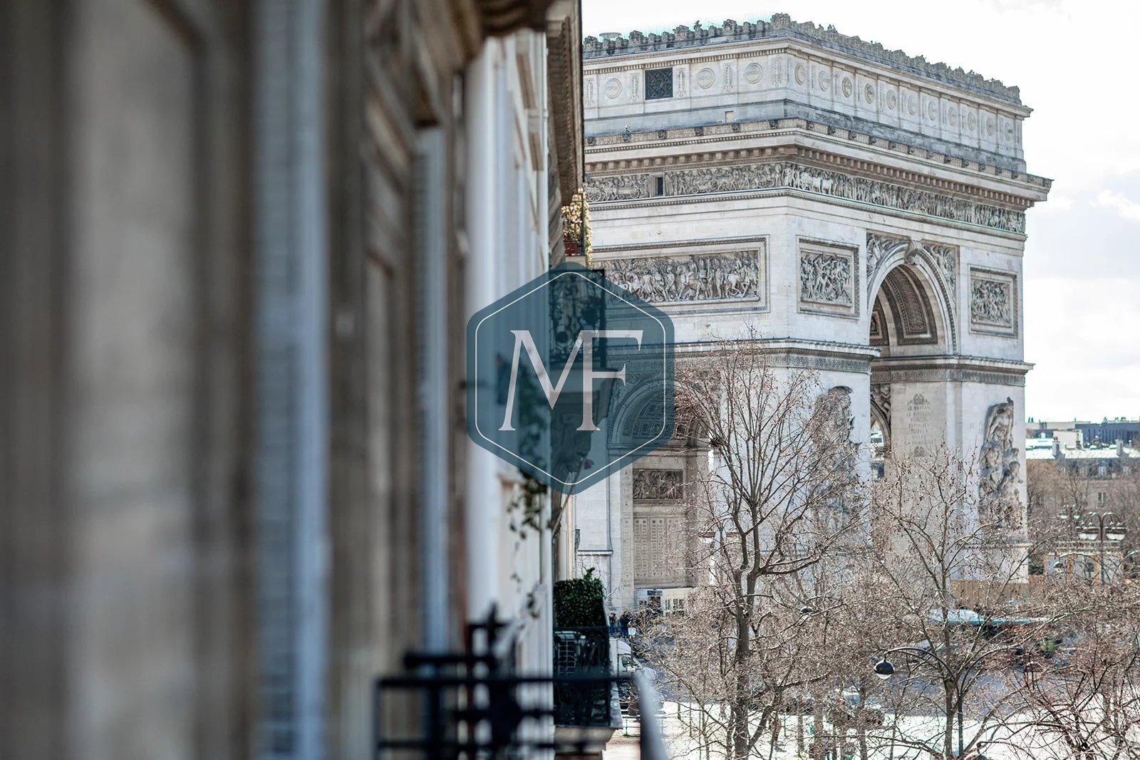 Paris XVIIe – Avenue Mac Mahon – Arc de Triomphe – 6 Pièces Etage élevé – Balcon